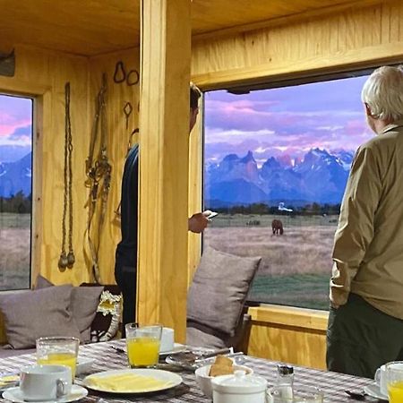 Vista Al Paine - Refugio De Aventura Bed and Breakfast Torres del Paine National Park Exterior foto