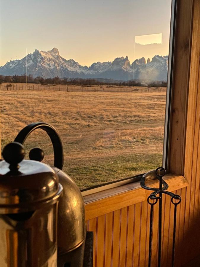 Vista Al Paine - Refugio De Aventura Bed and Breakfast Torres del Paine National Park Exterior foto