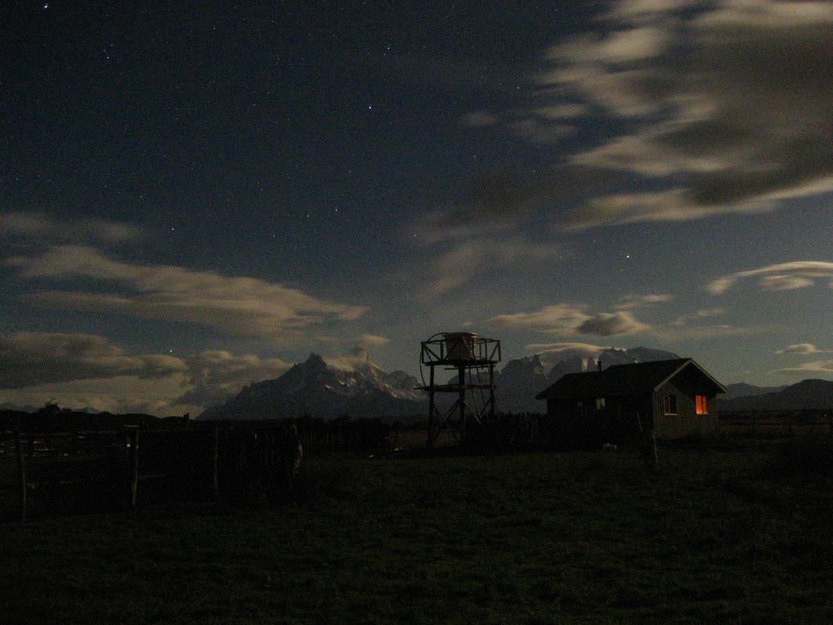 Vista Al Paine - Refugio De Aventura Bed and Breakfast Torres del Paine National Park Exterior foto